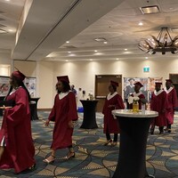 La cohorte 2020 du Collège Mathieu lors de la cérémonie de collation des grades à Regina, le 21 mai 2022. 