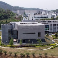 Photo aérienne du laboratoire de type P4 de l'Institut de virologie de Wuhan, en Chine centrale. Il s'agit d'un des laboratoires à sécurité maximale où peuvent être manipulés des pathogènes dangereux.