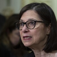 Plan rapproché de la ministre McCann.