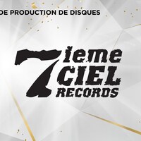 Affiche annonçant que Disques 7e Ciel a gagné le prix de l'entreprise de production de disques de l'année.