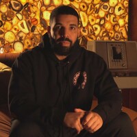 Le rappeur Drake, lors du spectacle « Stronger Together, Tous ensemble ».
