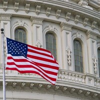 Drapeau américain devant le Capitole, à Washington