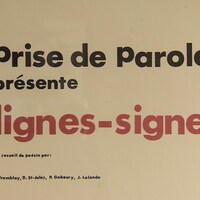 Une affiche avec des écritures.