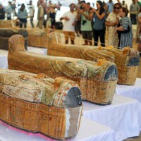 Des sarcophages égyptiens.