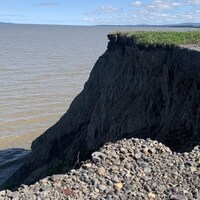 Un ancien chemin du Camping de la Pointe-aux-Oies s'est effondré dans le fleuve.