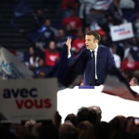 Emmanuel Macron devant ses partisans.