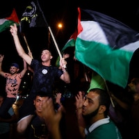 Célébrations dans les rues de Gaza après l'annonce du cessez-le-feu.