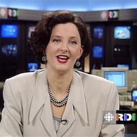 Geneviève Asselin dans la salle de nouvelles de RDI en 1995. 
