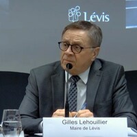 Capture d'écran de Gilles Lehouillier lors d'une conférence de presse diffusée sur Internet.