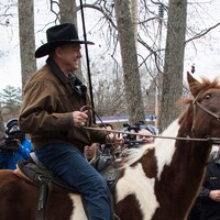 Le républicain Roy Moore sur son cheval Sassy. 