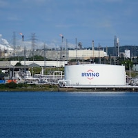 La raffinerie Irving est visible du centre-ville de Saint-Jean.