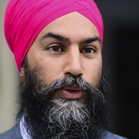 Un gros plan sur le visage de Jagmeet Singh.