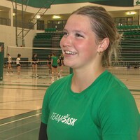 Seanna Trumier, une joueuse de volleyball de l'équipe de la Saskatchewan aux Jeux du Canada 2022, donne une entrevue.