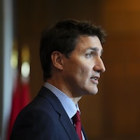 Le premier ministre Justin Trudeau s'adresse aux médias.