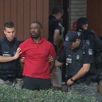 Karim Jean-Gilles lors de son arrestation du 12 janvier 2017, après avoir frappé un huissier et un policier.