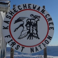 Pancarte de la Première Nation de Kashechewan sur la côte ouest de la baie James.