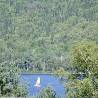 Un voilier sur le lac Pohénégamook