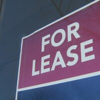 Les locaux commerciaux vacants sont nombreux en Alberta.