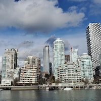 Des tours résidentielles au centre-ville de Vancouver.
