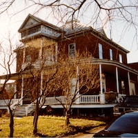 La maison Lapointe (1916-2020) était située sur au 8221 rue Notre-Dame Est coin Liébert.