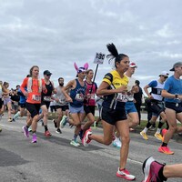 Des dizaines de coureurs.