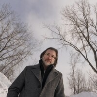 Portrait de l'auteur à l'extérieur à Montréal en hiver.