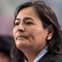 Michèle Audette lors des auditions de l'Enquête nationale sur les femmes et les filles disparues et assassinées, à Richmond, en Colombie-Britannique.