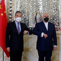 Mohammad Javad Zarif et Wang Yi.
