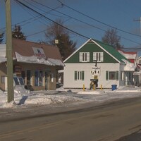 Une route de la municipalité de Lamarche est déserte.