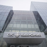 Vue en contre-plongée de la nouvelle Maison de Radio-Canada à Montréal, le 11 février 2020.