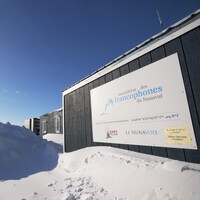 La façade extérieure du Franco-Centre, le bâtiment de l'Association des francophones du Nunavut, à Iqaluit.