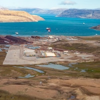 Le port de Milne Inlet, au nord de la mine de fer Mary River, au Nunavut.