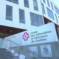 Enseigne extérieure des bureaux de l'Ordre des infirmières et infirmiers du Québec.