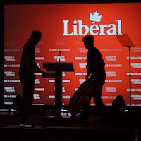 L'estrade à un rassemblement du Parti libéral à Montréal.