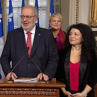 Pierre Arcand s'adresse aux journalistes.