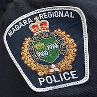 Un insigne de la Police régionale du Niagara