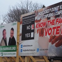 Des affiches électorales à l'Île-du-Prince-Édouard.