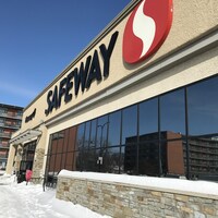 L'affichage à l'entrée d'un Safeway le 28 février 2022.