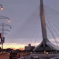Le soleil se lève sur Saint-Boniface, à Winnipeg.