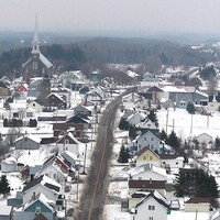 Vue aérienne en hiver du village de Saint-Paul-de-la-Croix.