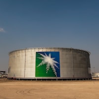 Des réservoirs de pétrole de Saudi Aramco situés à son usine d’Abqaiq.