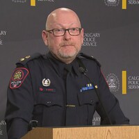 Le chef de police Scott Boyd lors d’une conférence de presse à Calgary le 11 mai 2022.
