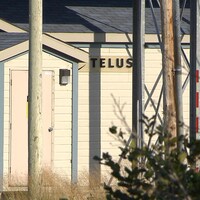 Un bâtiment où il est inscrit Telus sur la façade.