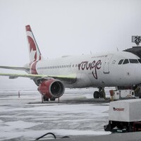La plupart des avions sont cloués au sol à l'aéroport Jean-Lesage.