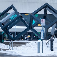 La structure des cubes à l'Université du Québec à Trois-Rivières en hiver.