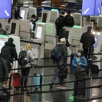 L’accueil des douanes canadiennes à l’aéroport international Trudeau de Montréal.