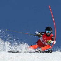 Le paraskieur canadien Logan Leach en action lors des Jeux paralympiques de Pékin.