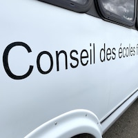 Un autobus scolaire du Conseil des écoles fransaskoises (CEF).