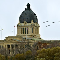 Le palais législatif de la Saskatchewan en automne.