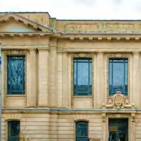 L'édifice de la bibliothèque Saint-Sulpice sur la rue Saint-Denis à Montréal